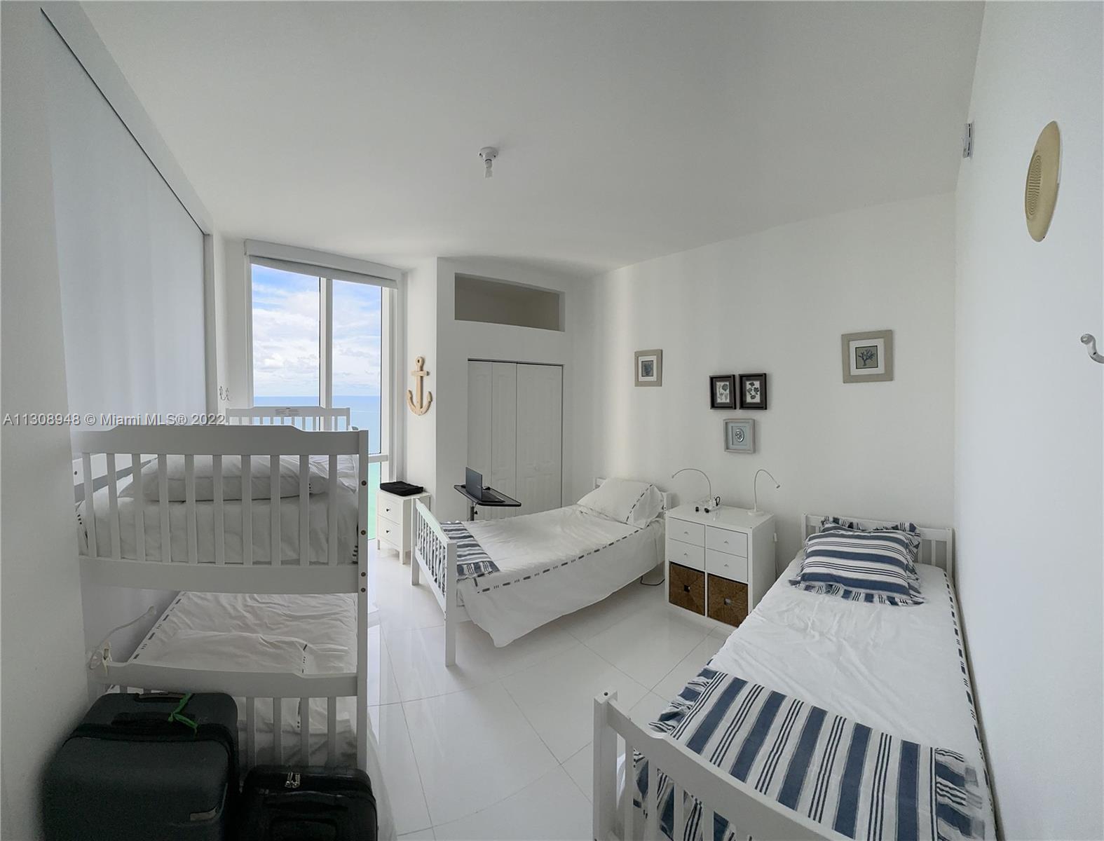 Ver detalles 1804 3 / 4 2558 sq. ft. $ 2022-12-27 0 foto