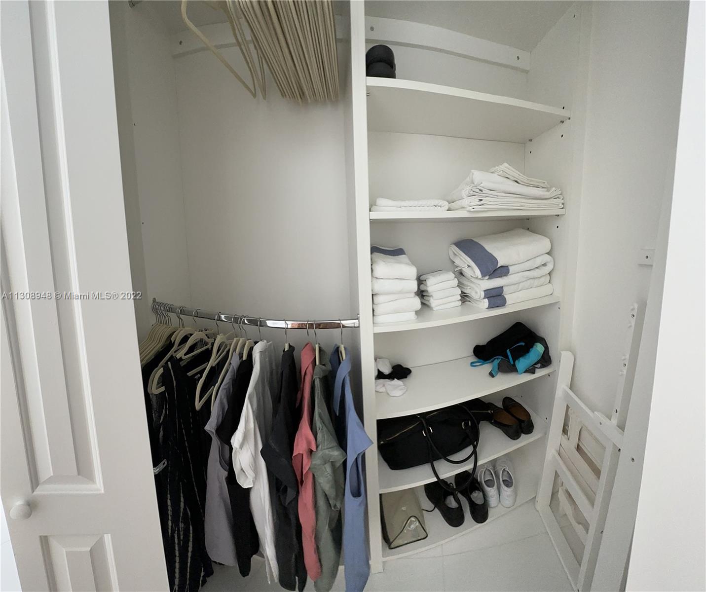 Ver detalles 1804 3 / 4 2558 sq. ft. $ 2022-12-27 0 foto