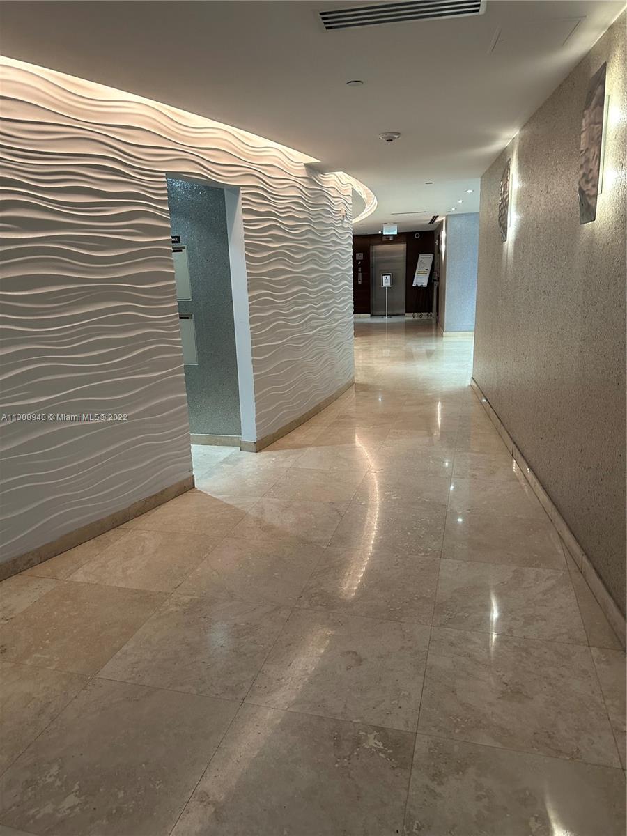 Ver detalles 1804 3 / 4 2558 sq. ft. $ 2022-12-27 0 foto