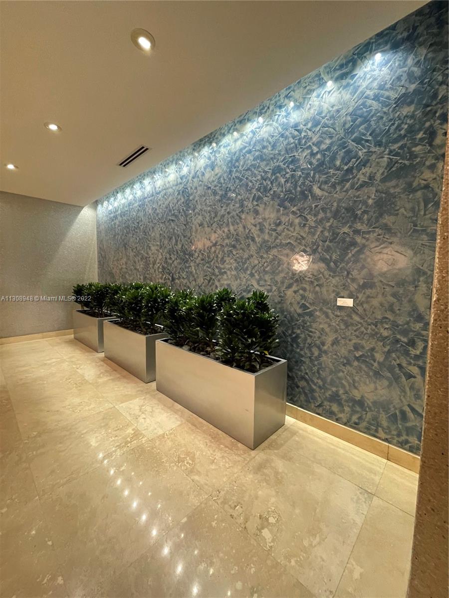 Ver detalles 1804 3 / 4 2558 sq. ft. $ 2022-12-27 0 foto