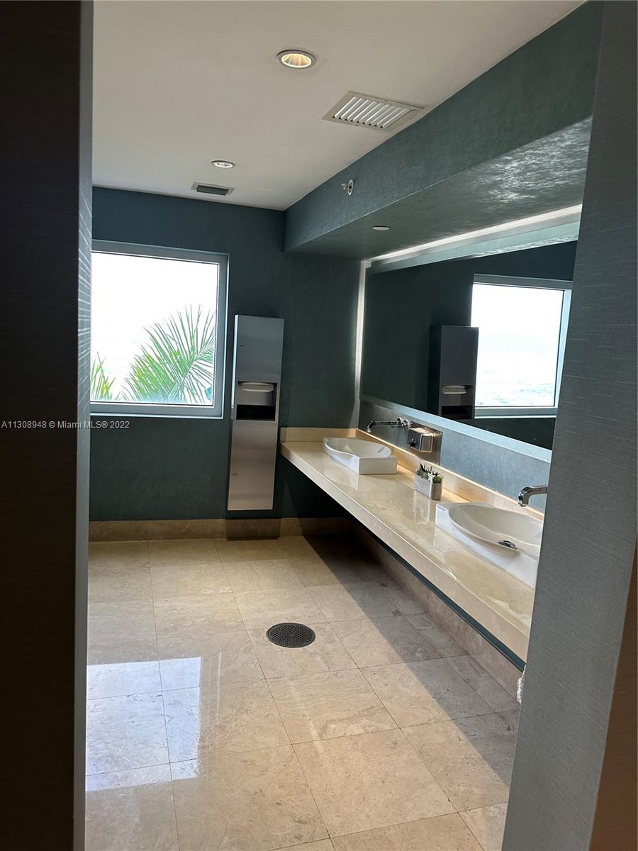 Ver detalles 1804 3 / 4 2558 sq. ft. $ 2022-12-27 0 foto