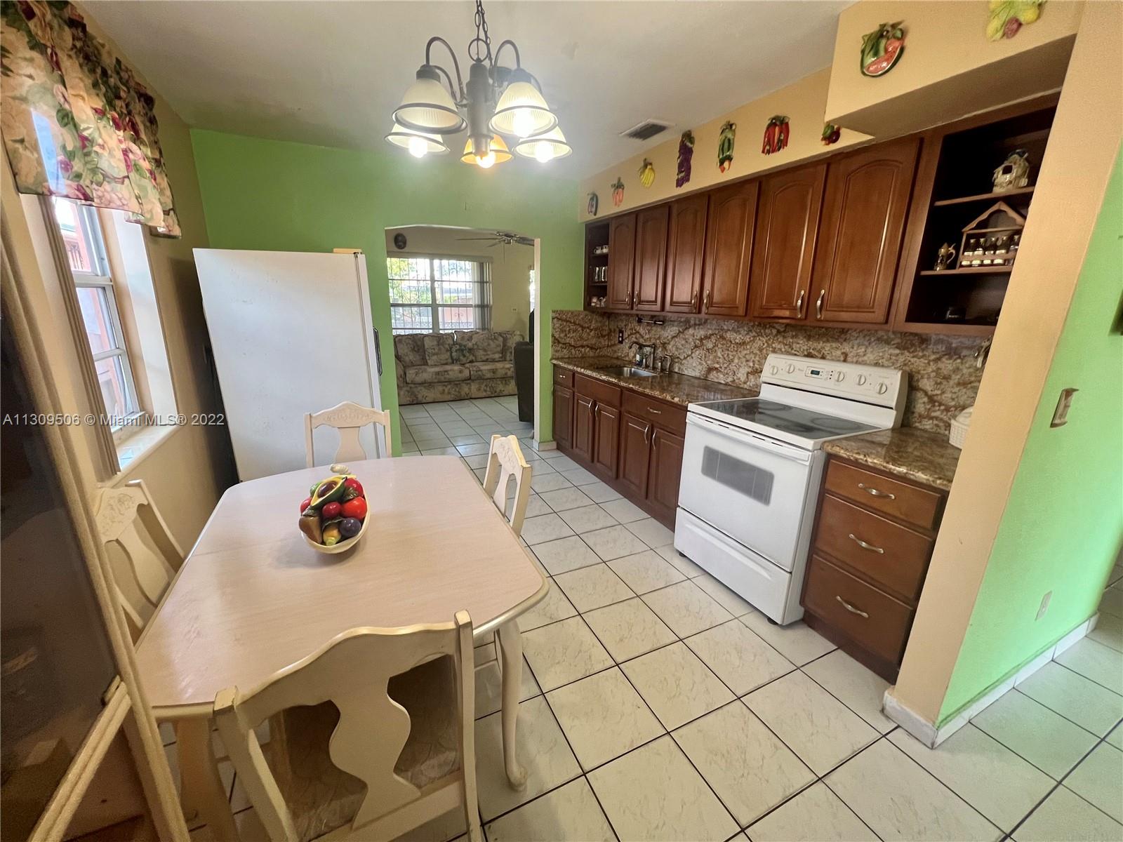 Ver detalles 515 2 / 1 1170 sq. ft. $ 2022-12-05 0 foto