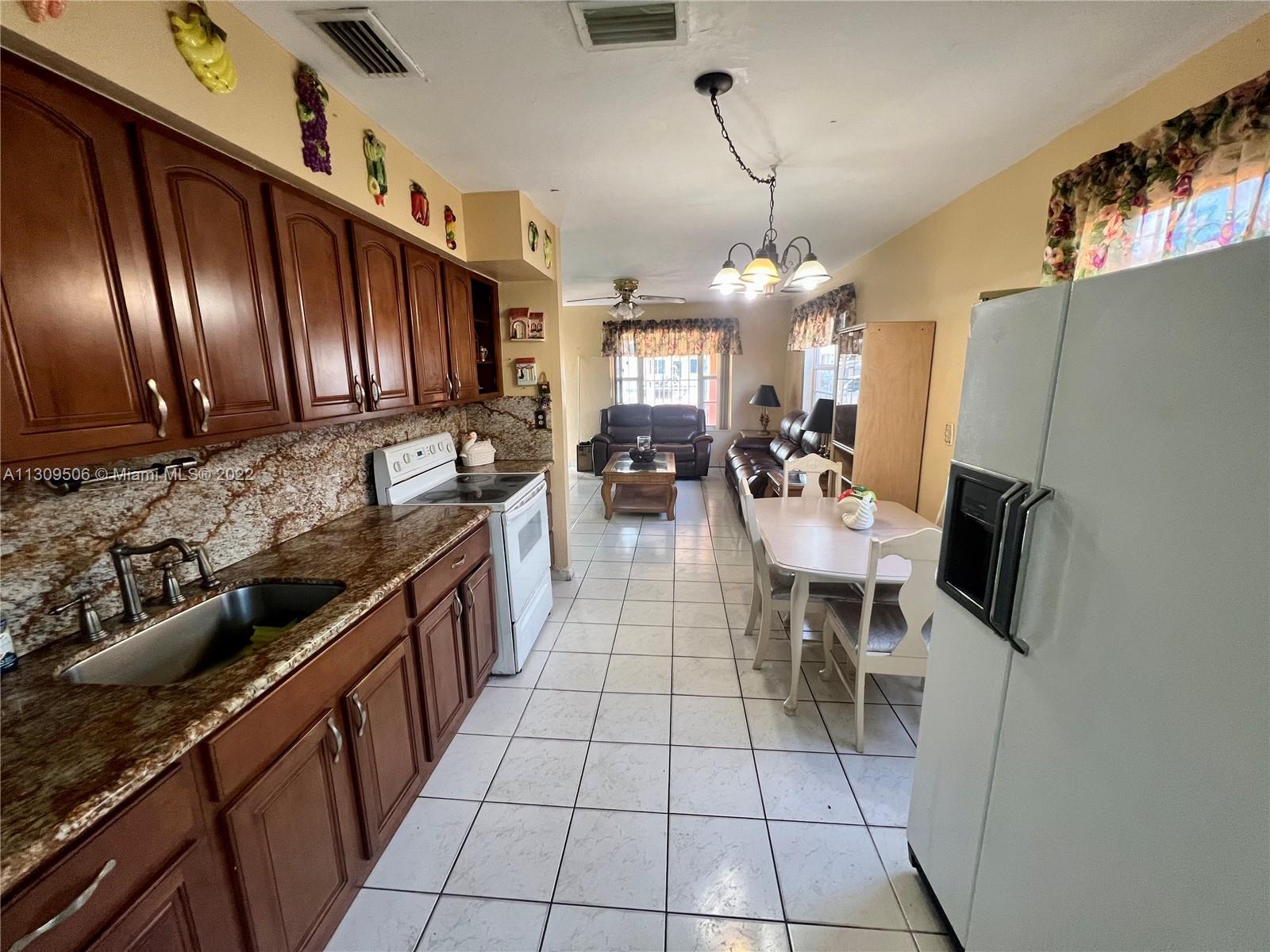 Ver detalles 515 2 / 1 1170 sq. ft. $ 2022-12-05 0 foto
