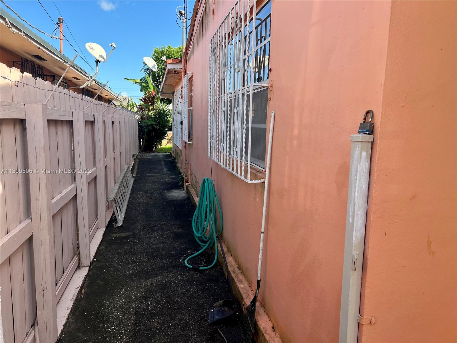 Ver detalles 515 2 / 1 1170 sq. ft. $ 2022-12-05 0 foto