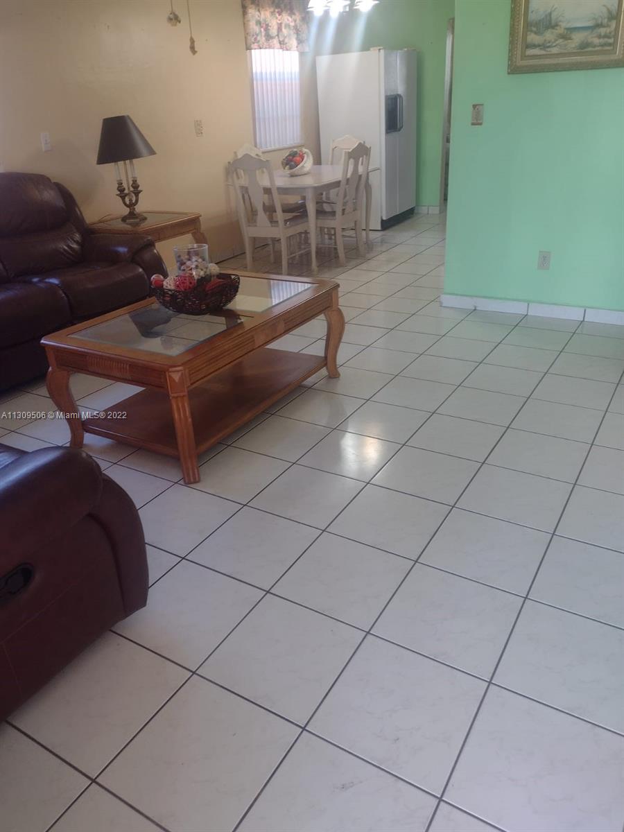 Ver detalles 515 2 / 1 1170 sq. ft. $ 2022-12-05 0 foto