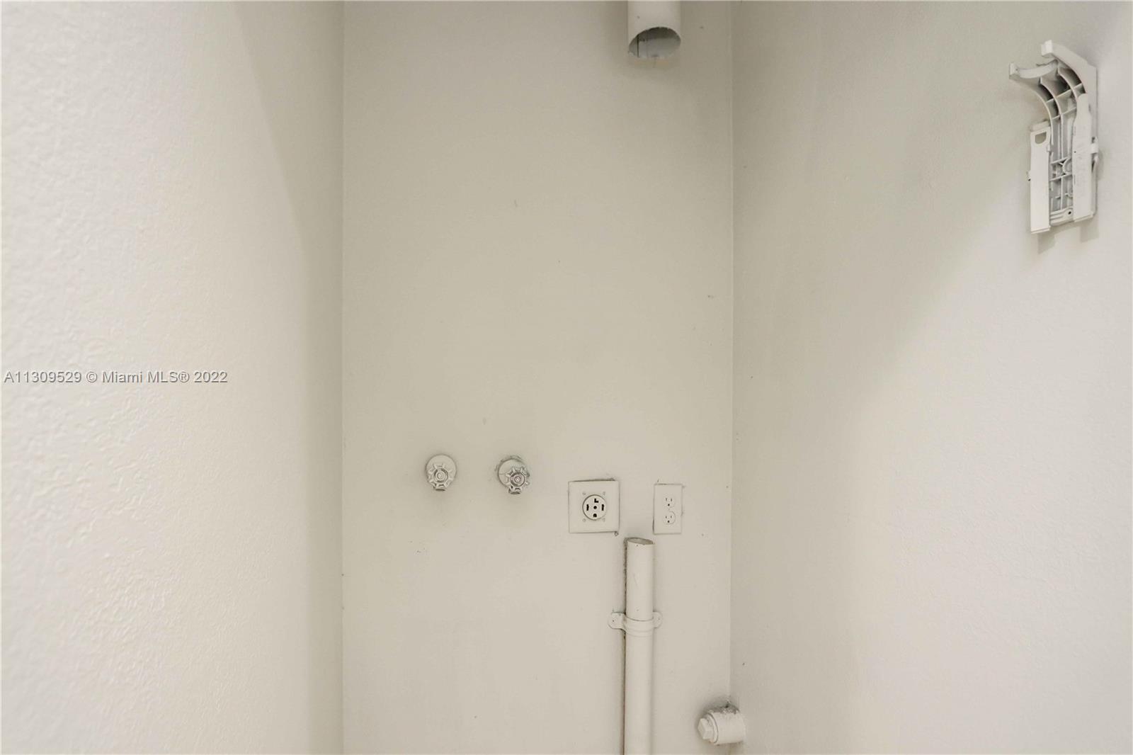 See details / 2090 sq. ft. $ 2022-11-30 0 Photo