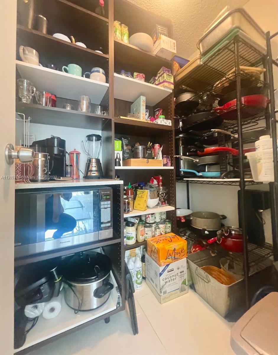 Photo of 2049 Ocean Dr #207, Hallandale Beach, Florida, 33009 - Walking Pantry