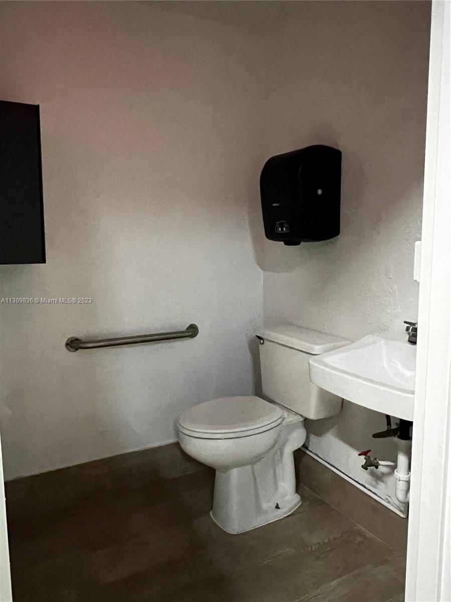See details 6404-6406 / sq. ft. $ 2022-12-01 0 Photo