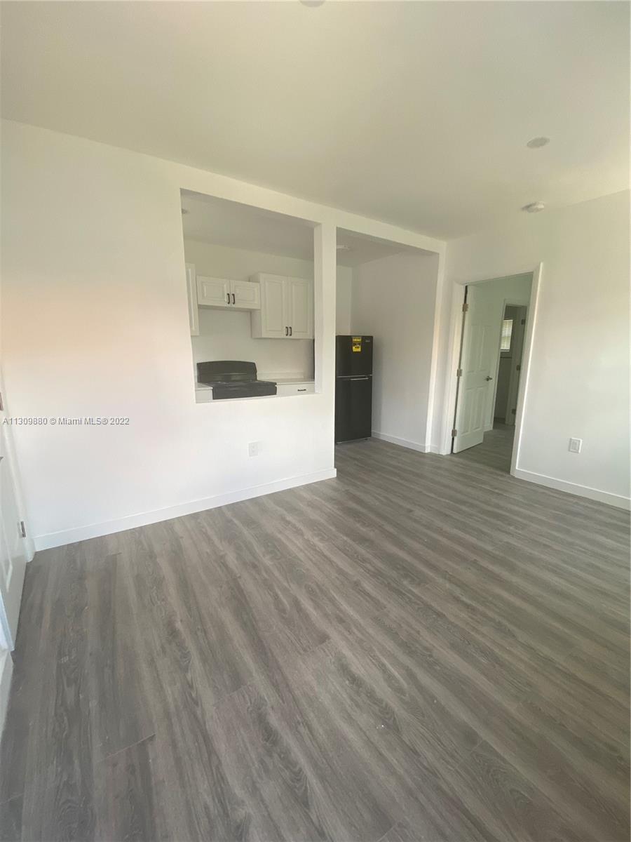 See details / 2003 sq. ft. $ 2022-12-01 0 Photo