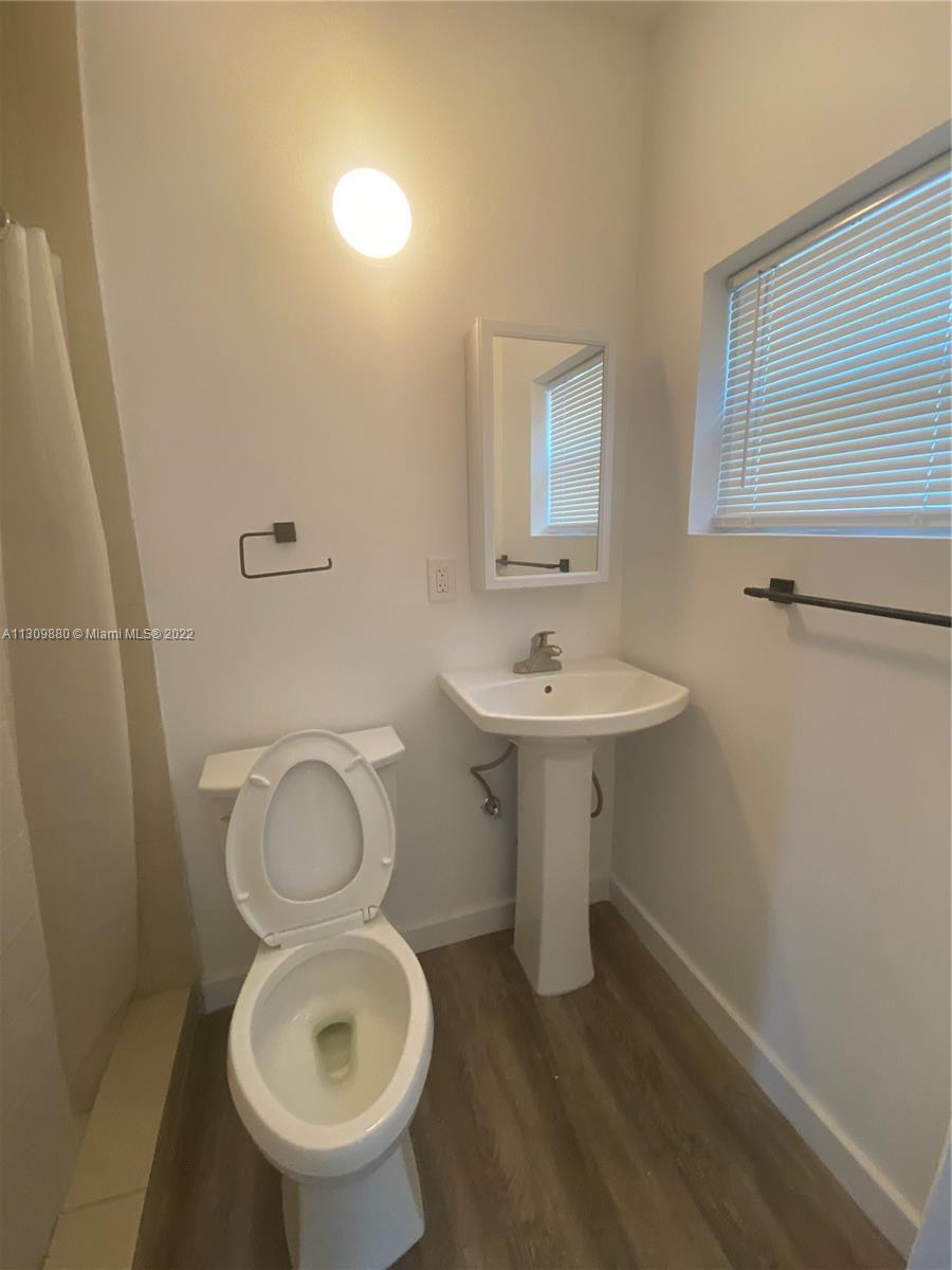 See details / 2003 sq. ft. $ 2022-12-01 0 Photo