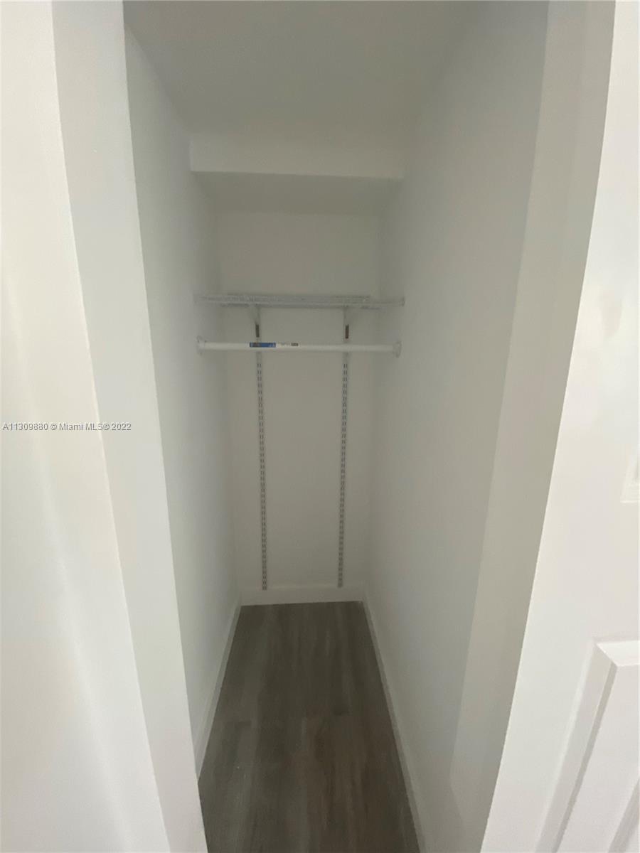 See details / 2003 sq. ft. $ 2022-12-01 0 Photo