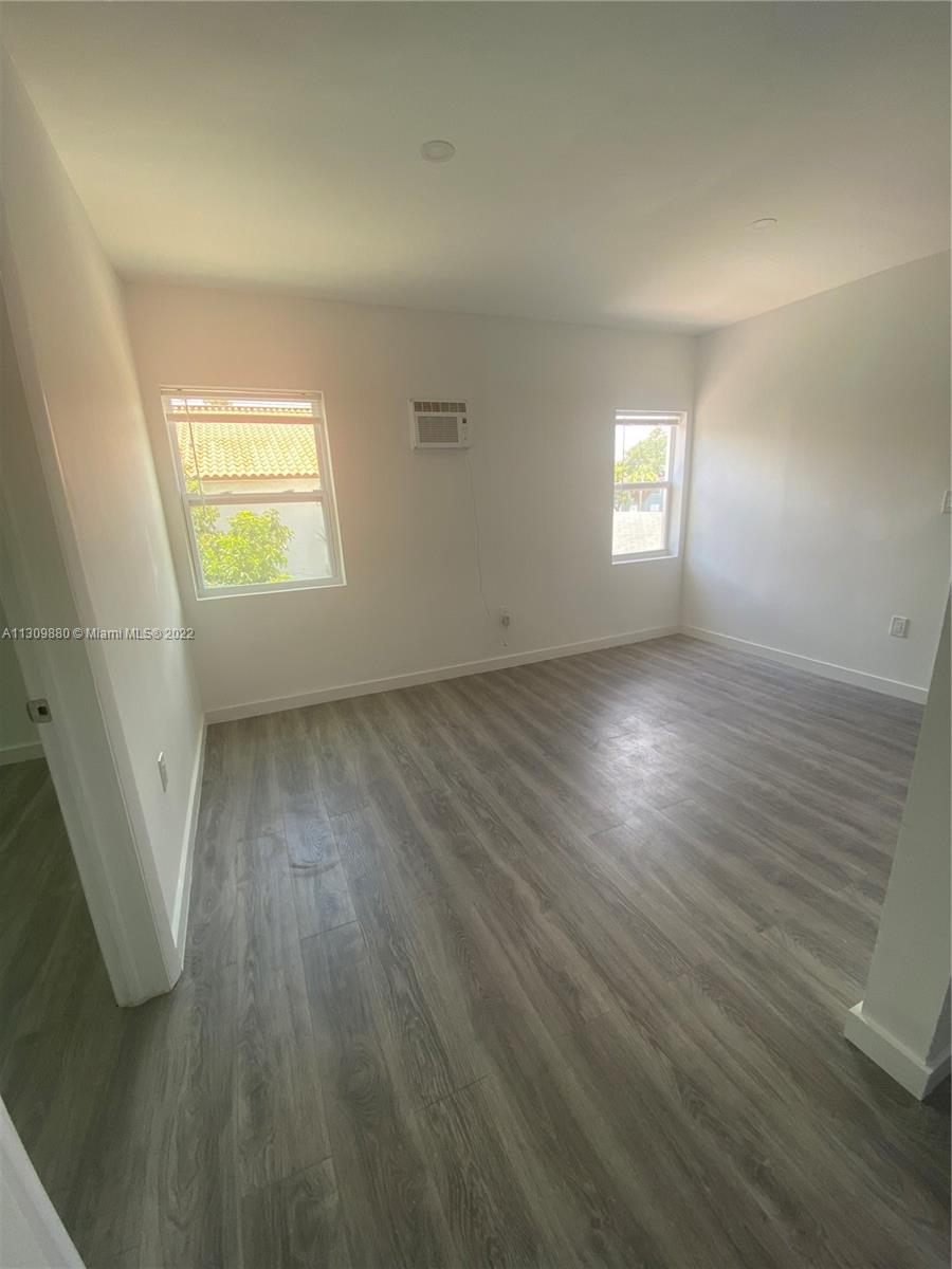 See details / 2003 sq. ft. $ 2022-12-01 0 Photo