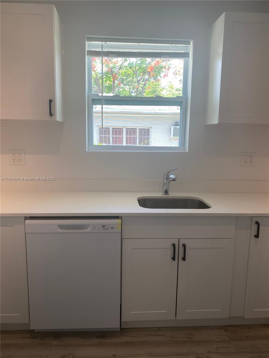 See details / 2003 sq. ft. $ 2022-12-01 0 Photo