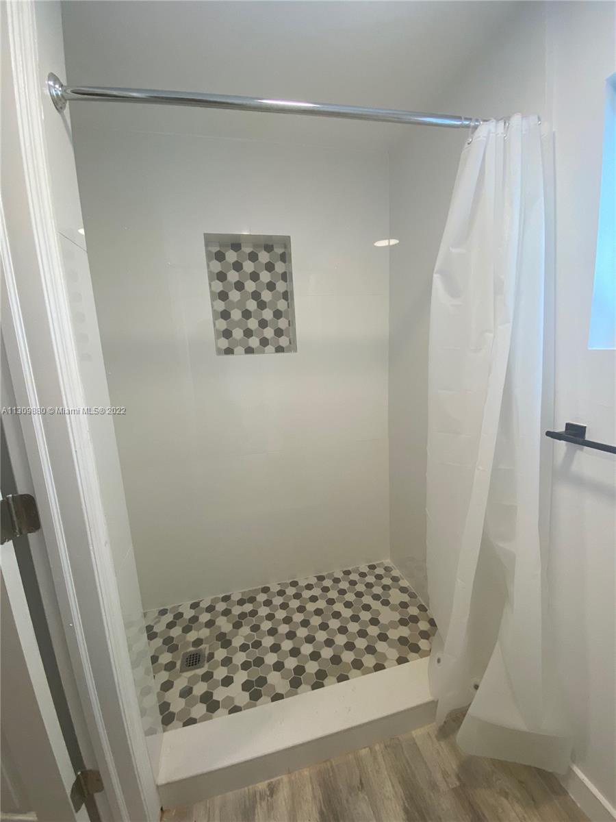 See details / 2003 sq. ft. $ 2022-12-01 0 Photo