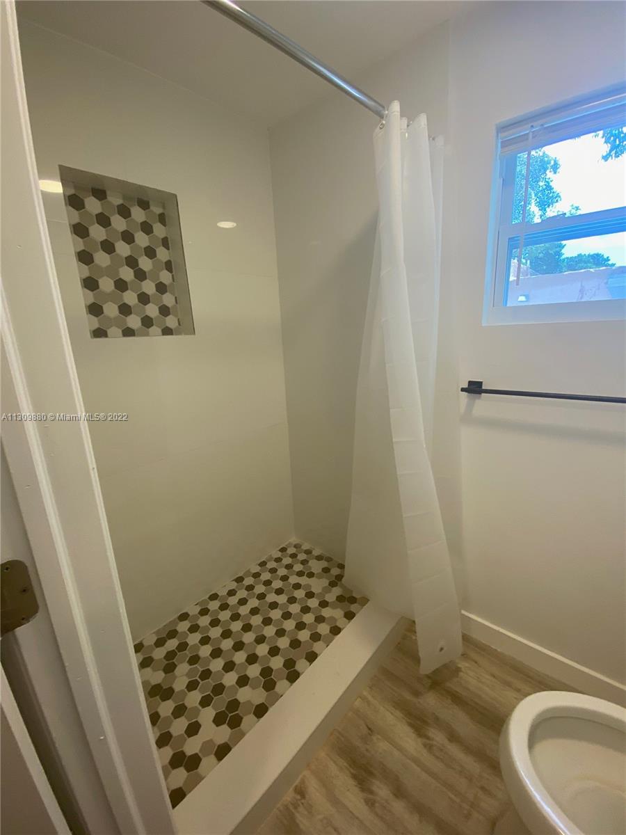 See details / 2003 sq. ft. $ 2022-12-01 0 Photo