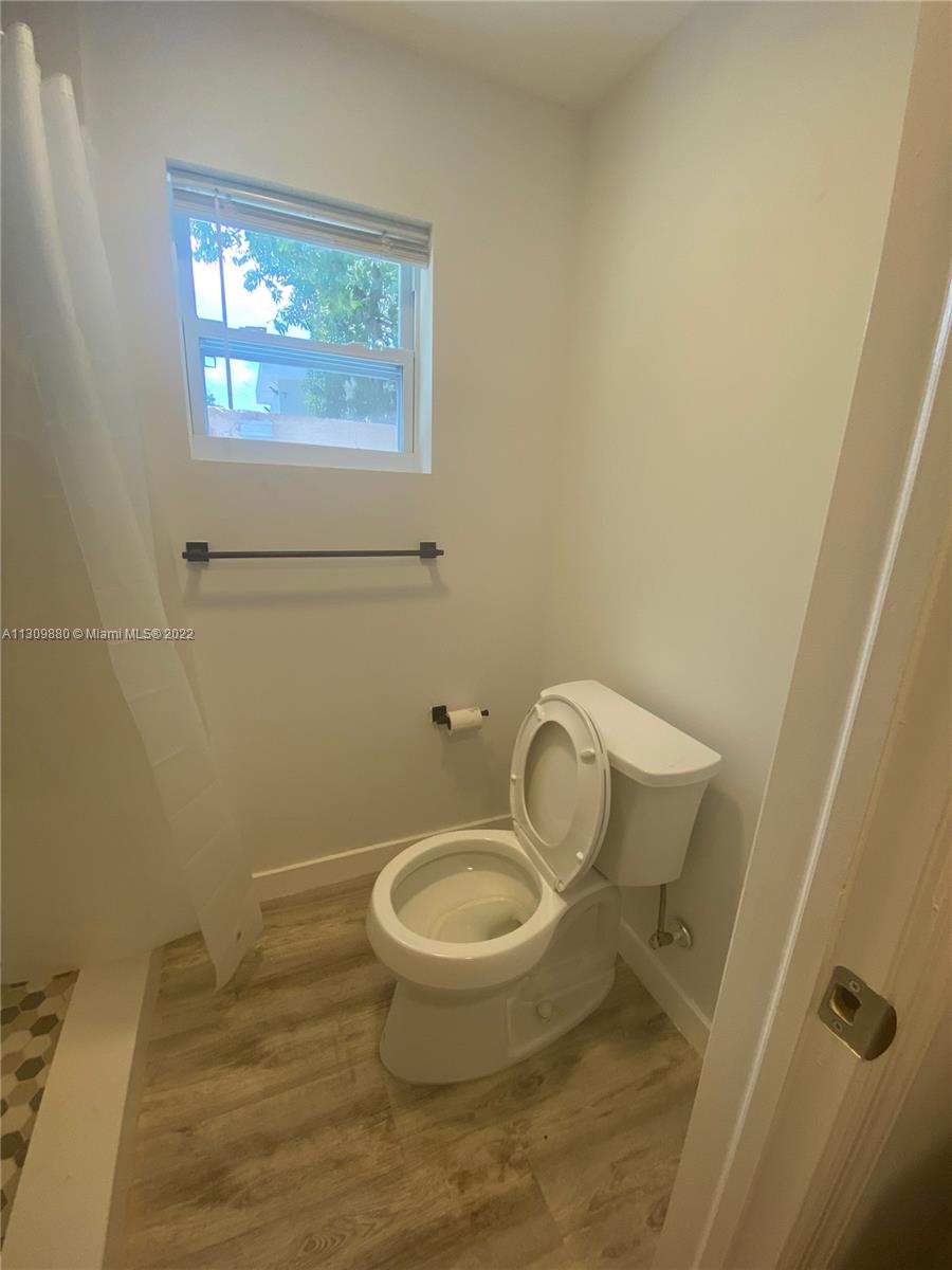 See details / 2003 sq. ft. $ 2022-12-01 0 Photo