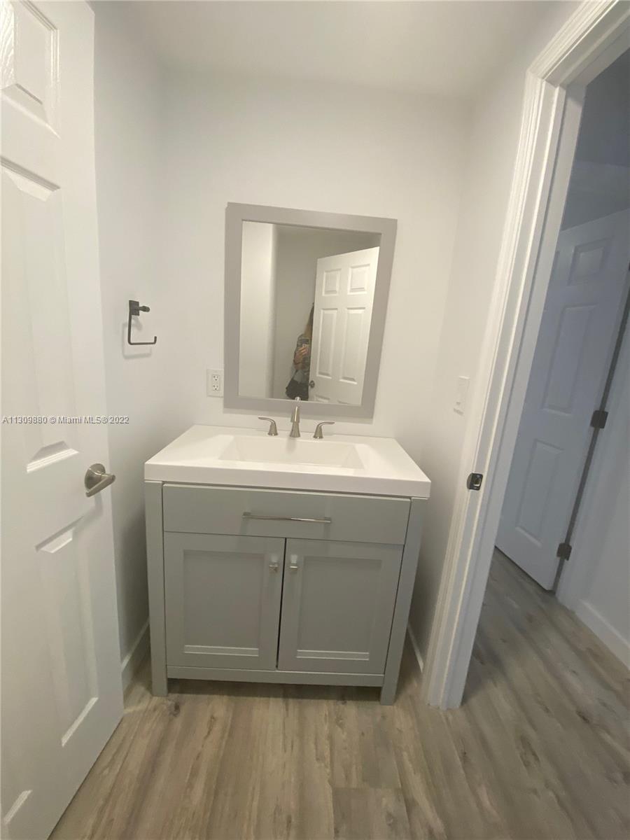 See details / 2003 sq. ft. $ 2022-12-01 0 Photo