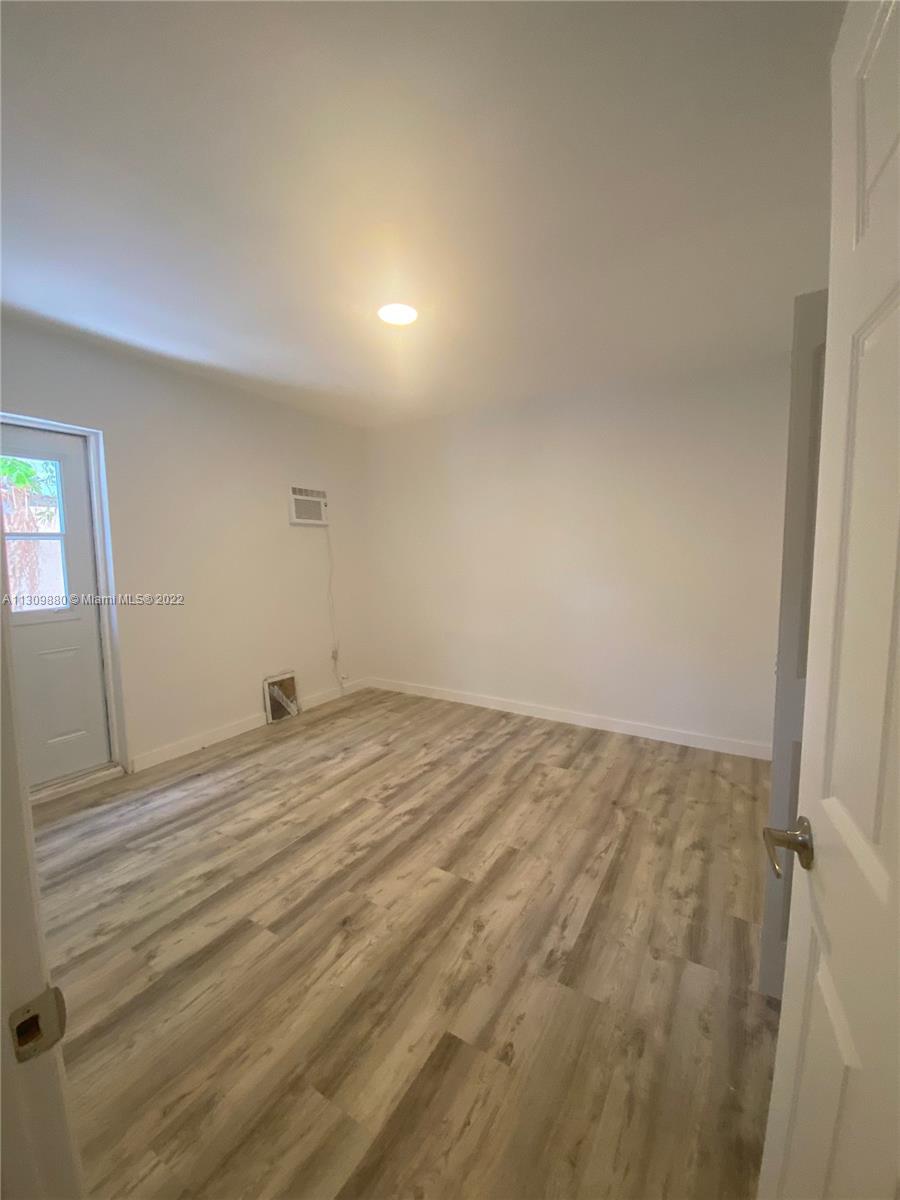 See details / 2003 sq. ft. $ 2022-12-01 0 Photo