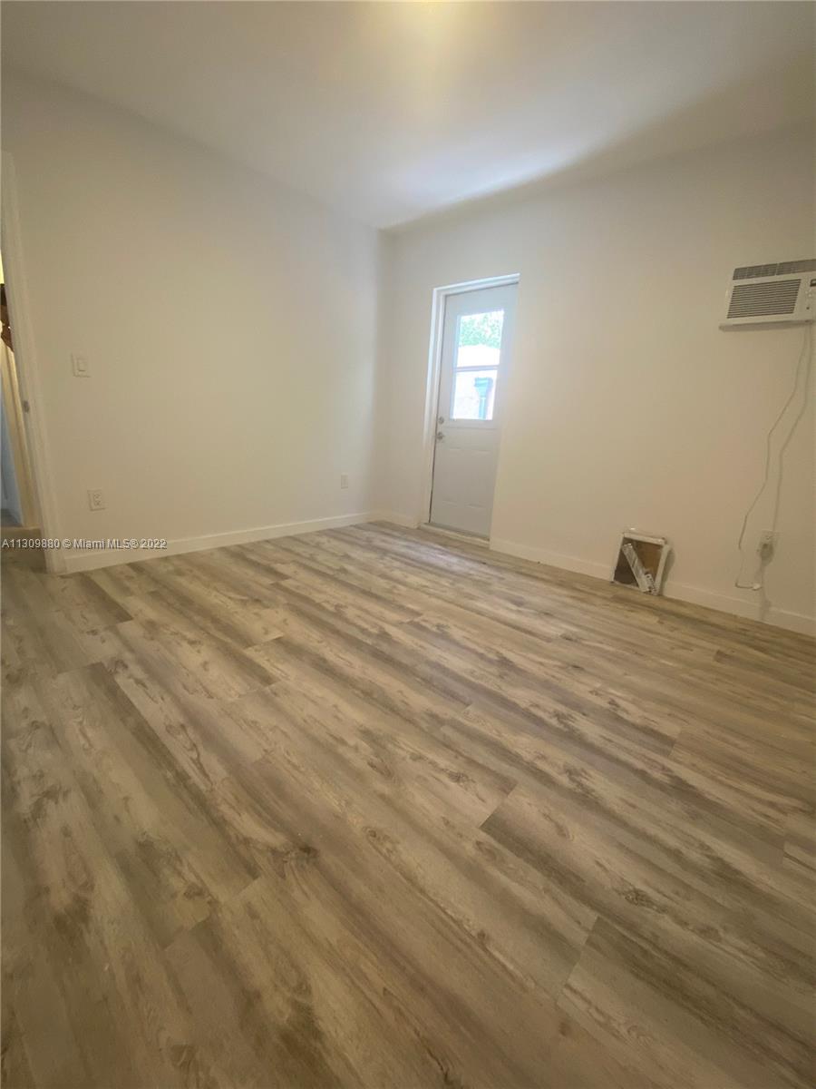 See details / 2003 sq. ft. $ 2022-12-01 0 Photo