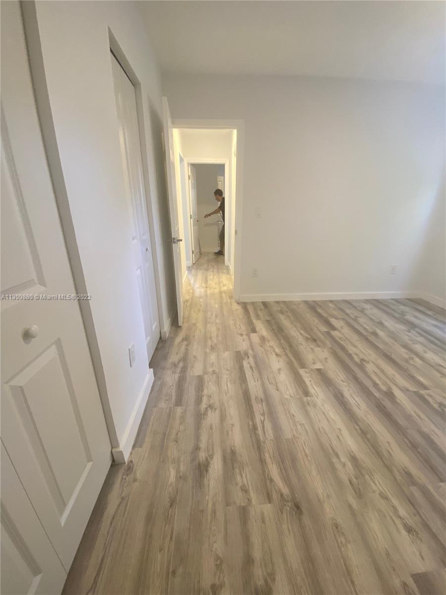 See details / 2003 sq. ft. $ 2022-12-01 0 Photo