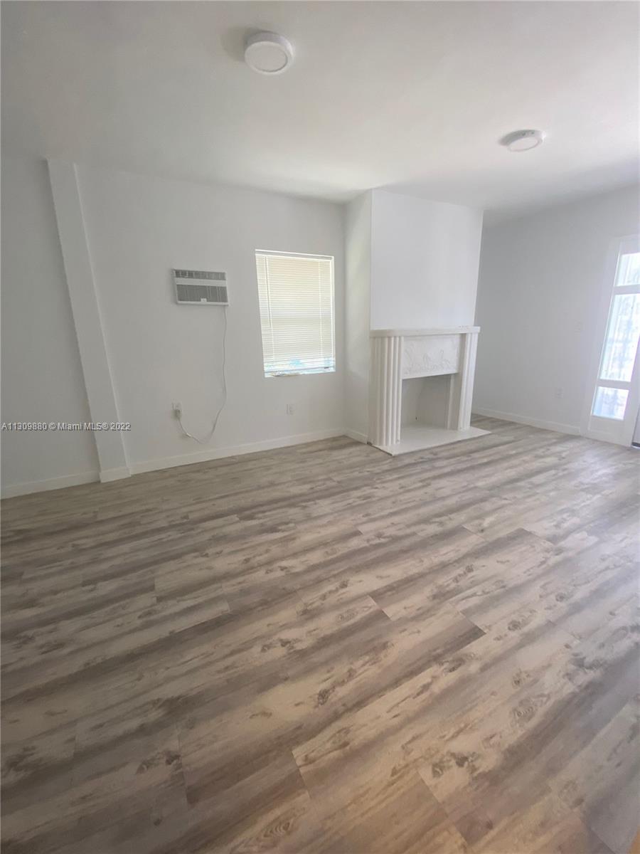 See details / 2003 sq. ft. $ 2022-12-01 0 Photo
