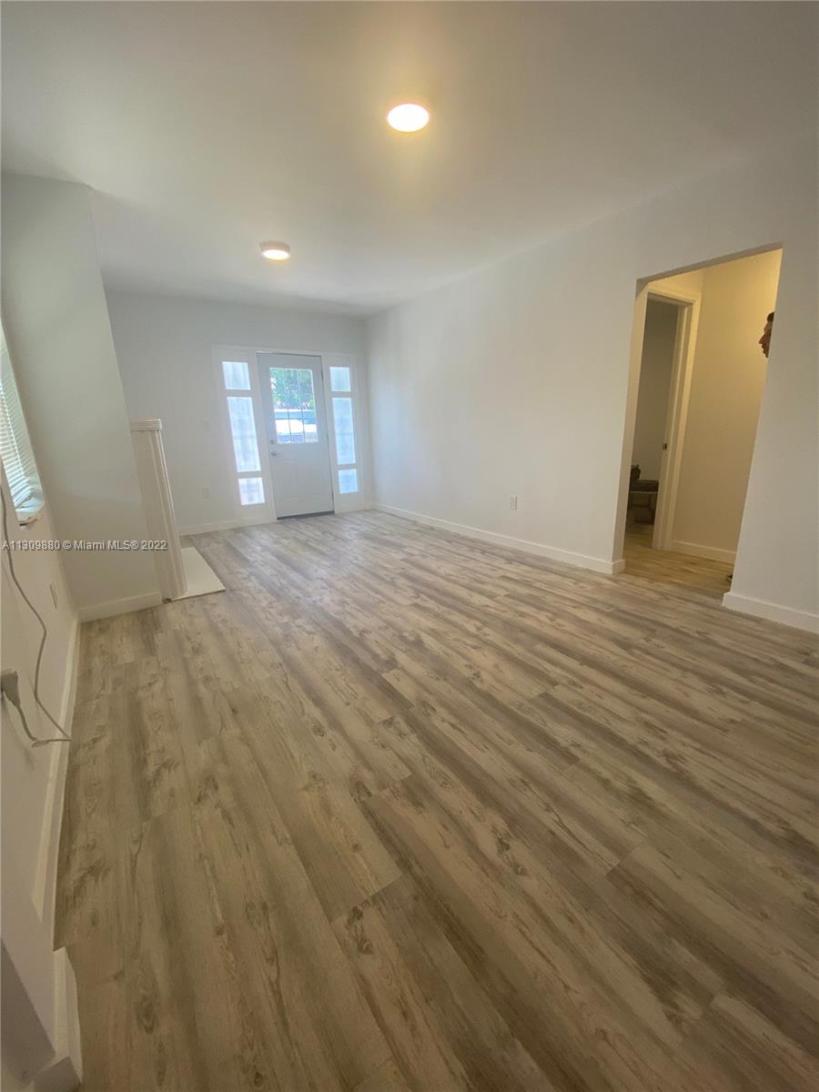 See details / 2003 sq. ft. $ 2022-12-01 0 Photo