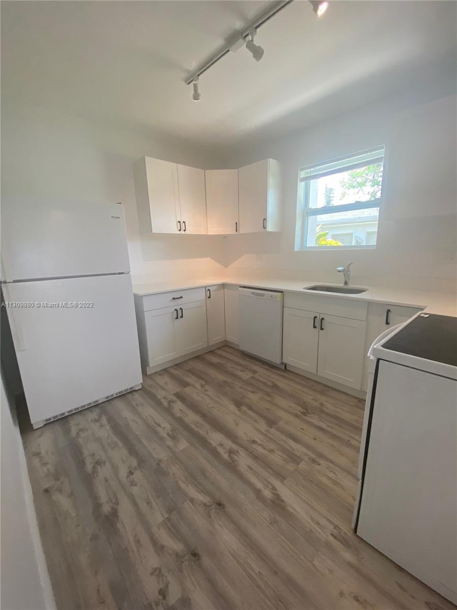 See details / 2003 sq. ft. $ 2022-12-01 0 Photo