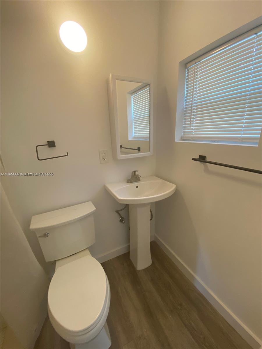 See details / 2003 sq. ft. $ 2022-12-01 0 Photo