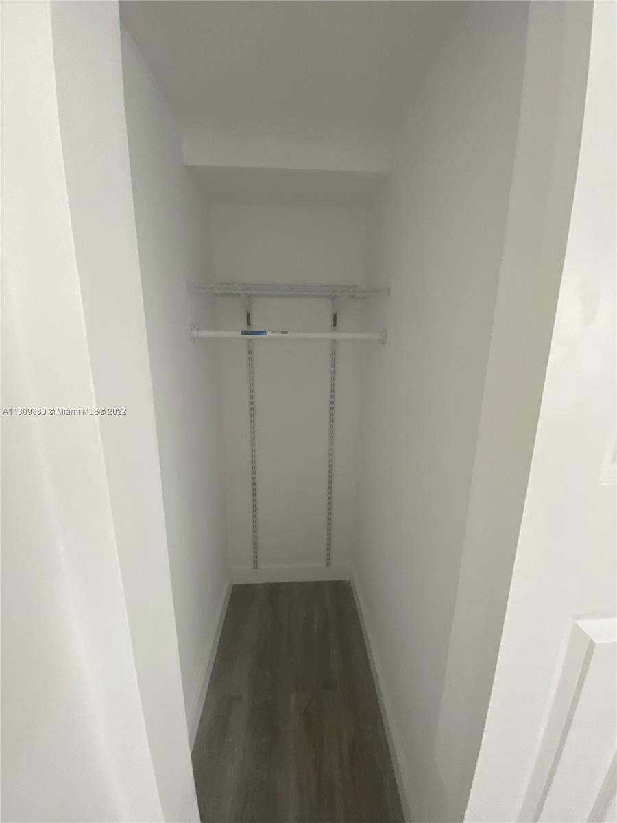 See details / 2003 sq. ft. $ 2022-12-01 0 Photo