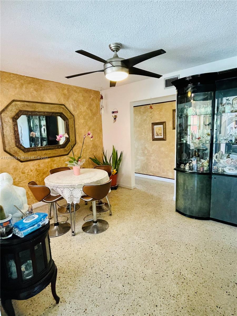 See details / 2486 sq. ft. $ 2022-12-01 0 Photo