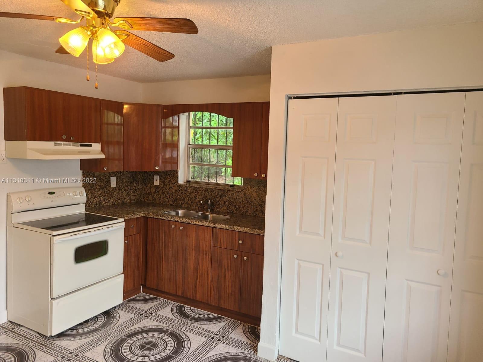 See details / 1690 sq. ft. $ 2022-12-02 0 Photo