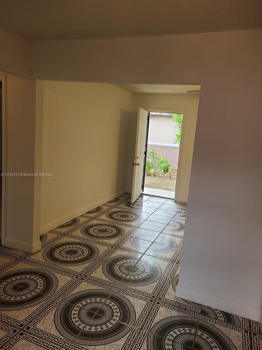 See details / 1690 sq. ft. $ 2022-12-02 0 Photo