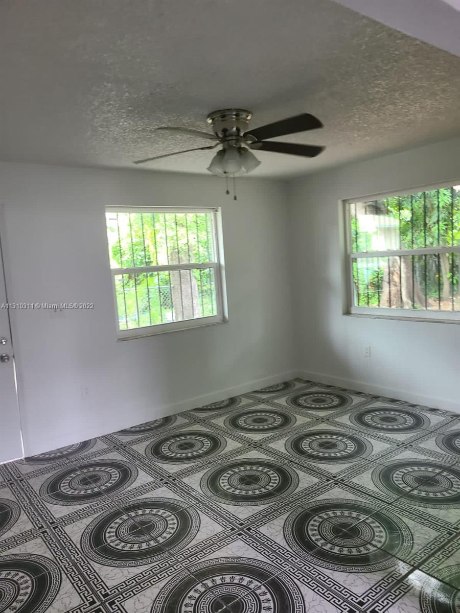 See details / 1690 sq. ft. $ 2022-12-02 0 Photo