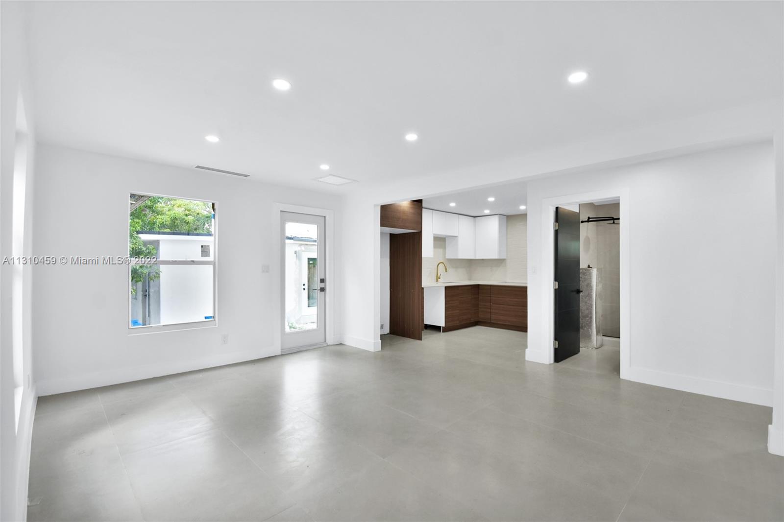 See details / 1516 sq. ft. $ 2022-12-02 0 Photo