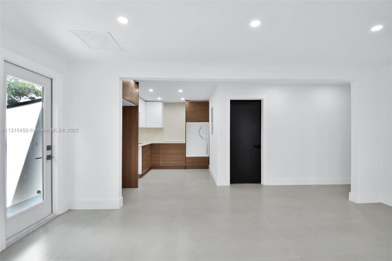 See details / 1516 sq. ft. $ 2022-12-02 0 Photo