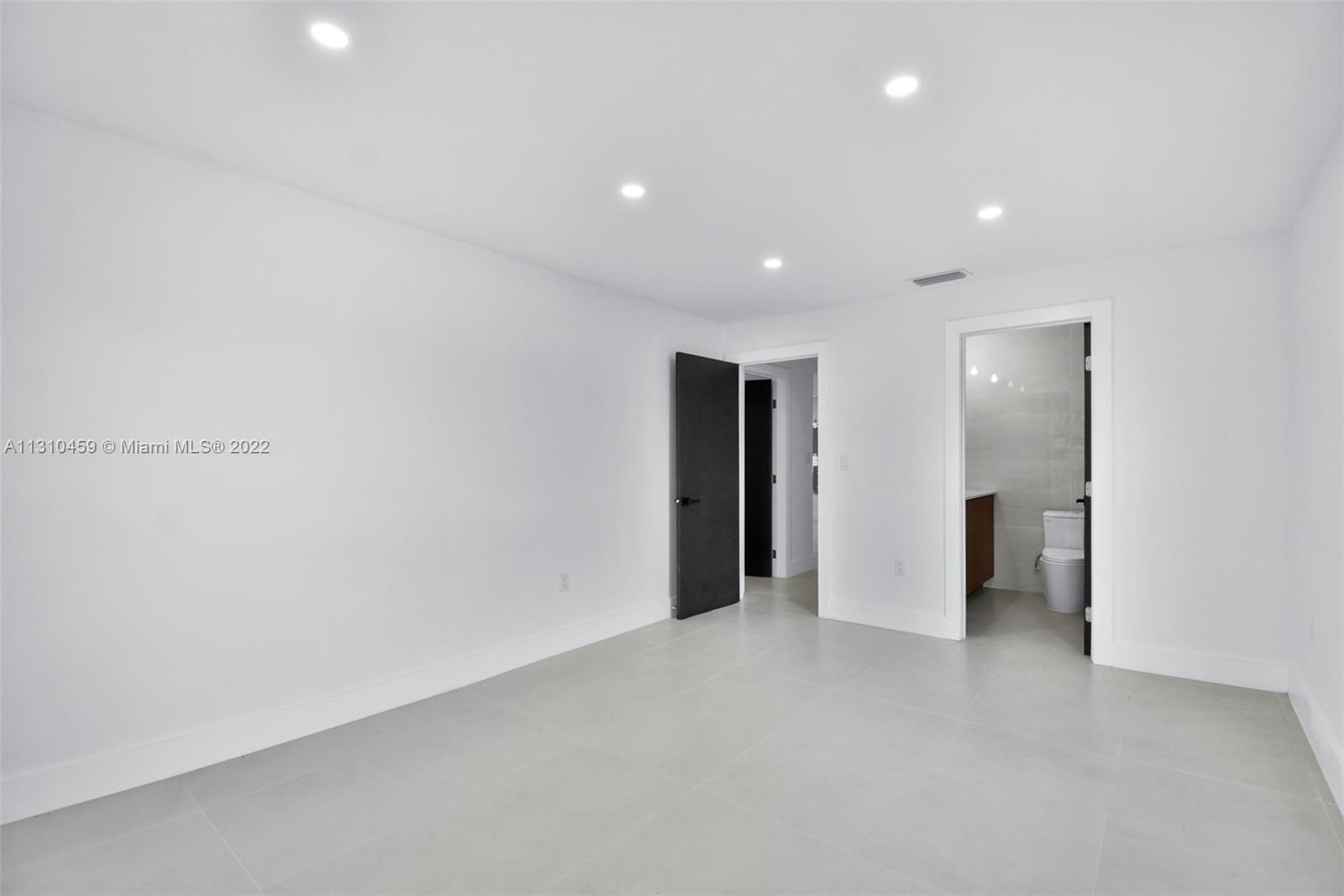 See details / 1516 sq. ft. $ 2022-12-02 0 Photo