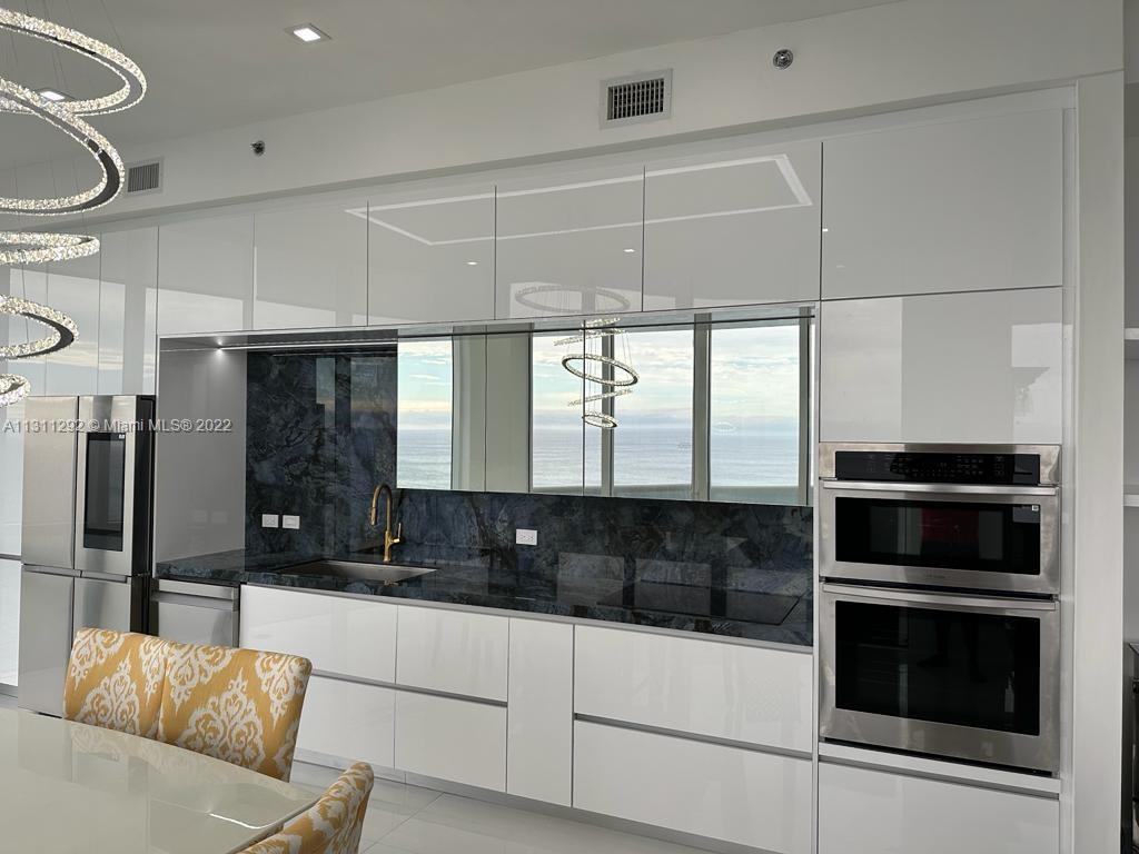 Ver detalles 3501 4 / 4 2768 sq. ft. $ 2023-01-25 0 foto