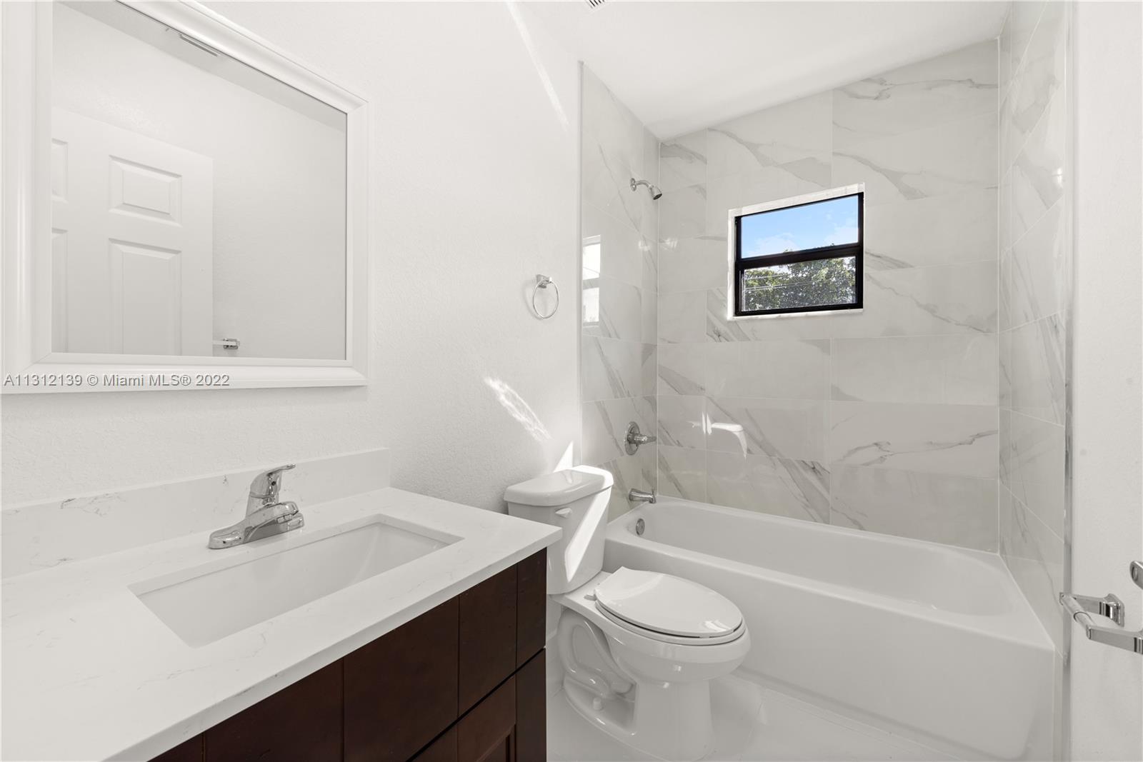 See details / 2300 sq. ft. $ 2022-12-06 0 Photo