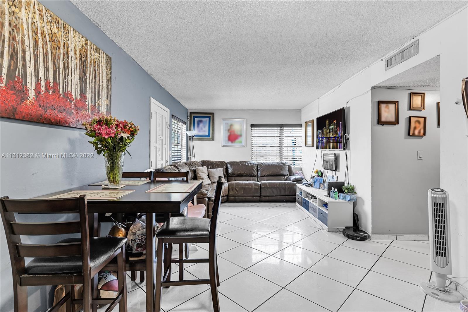 See details / 2700 sq. ft. $ 2022-12-07 0 Photo