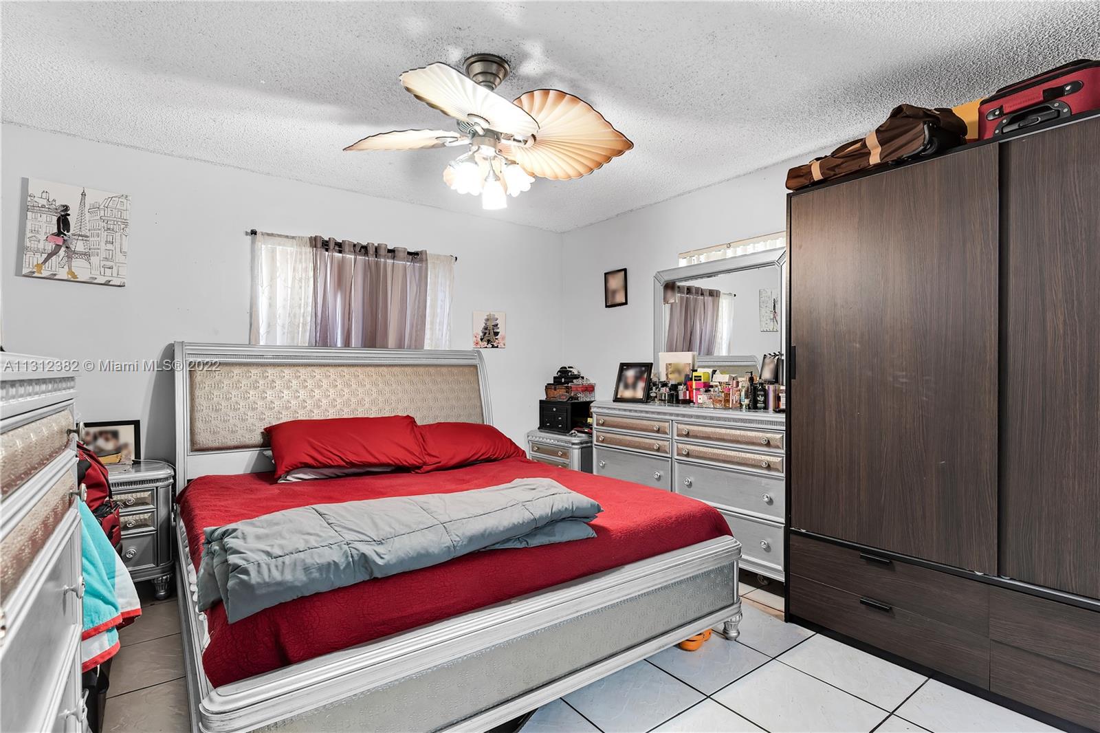 See details / 2700 sq. ft. $ 2022-12-07 0 Photo