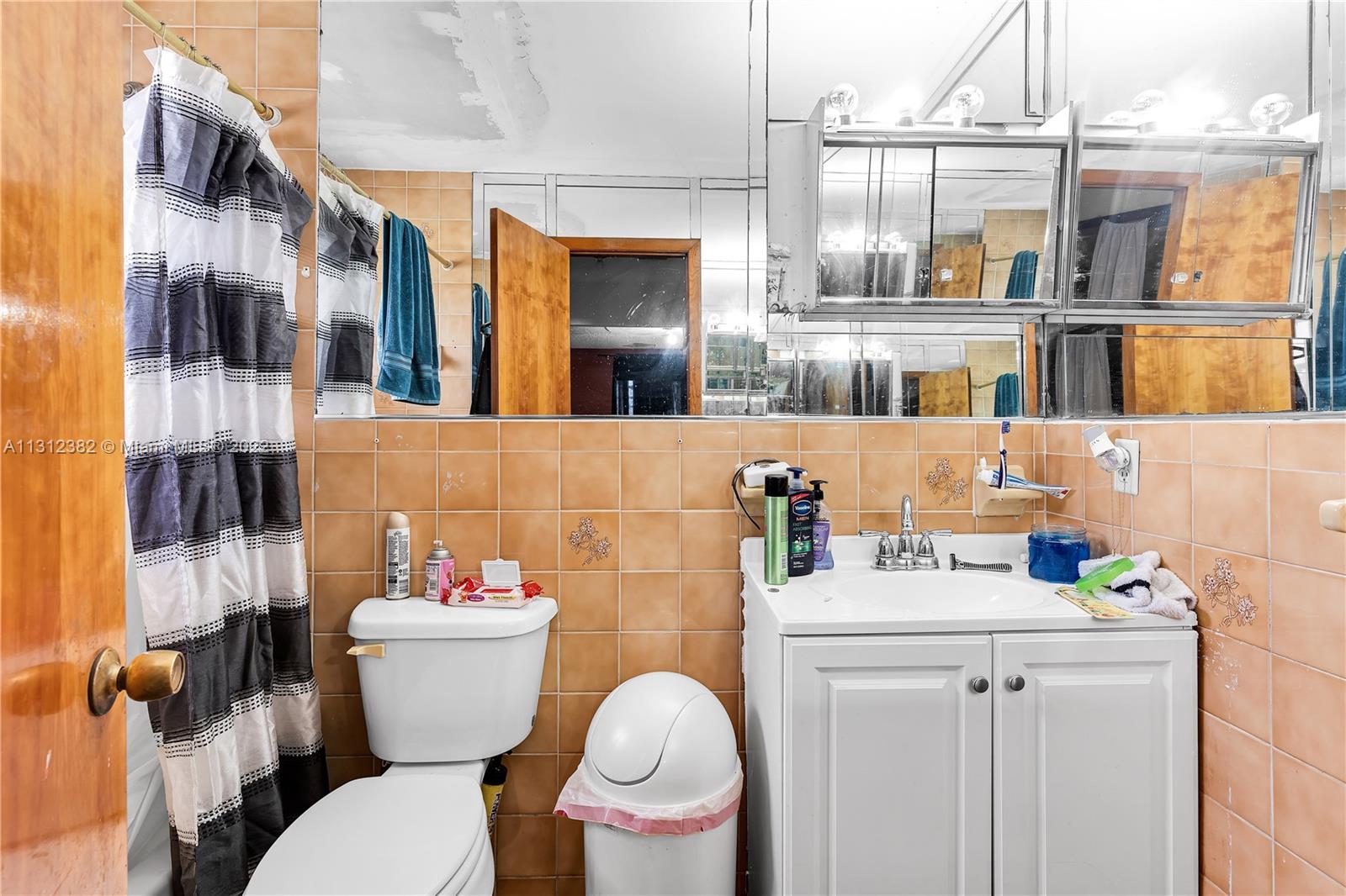 See details / 2700 sq. ft. $ 2022-12-07 0 Photo