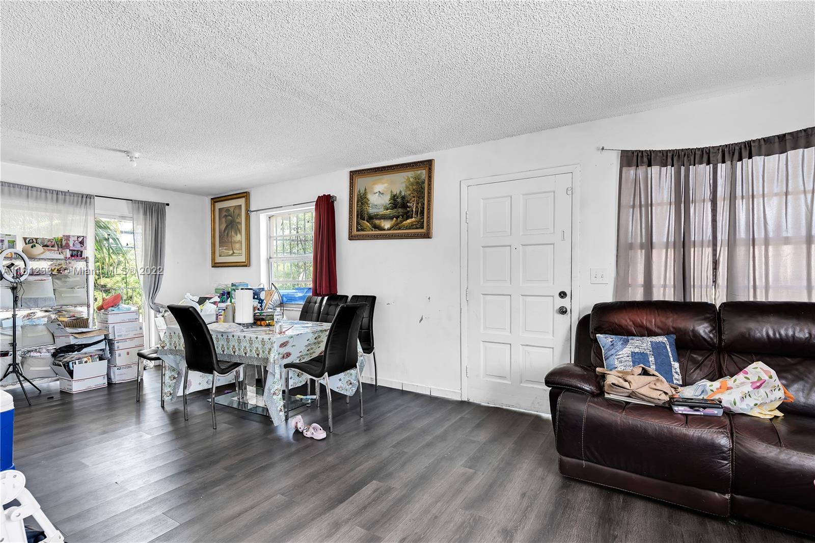 See details / 2700 sq. ft. $ 2022-12-07 0 Photo