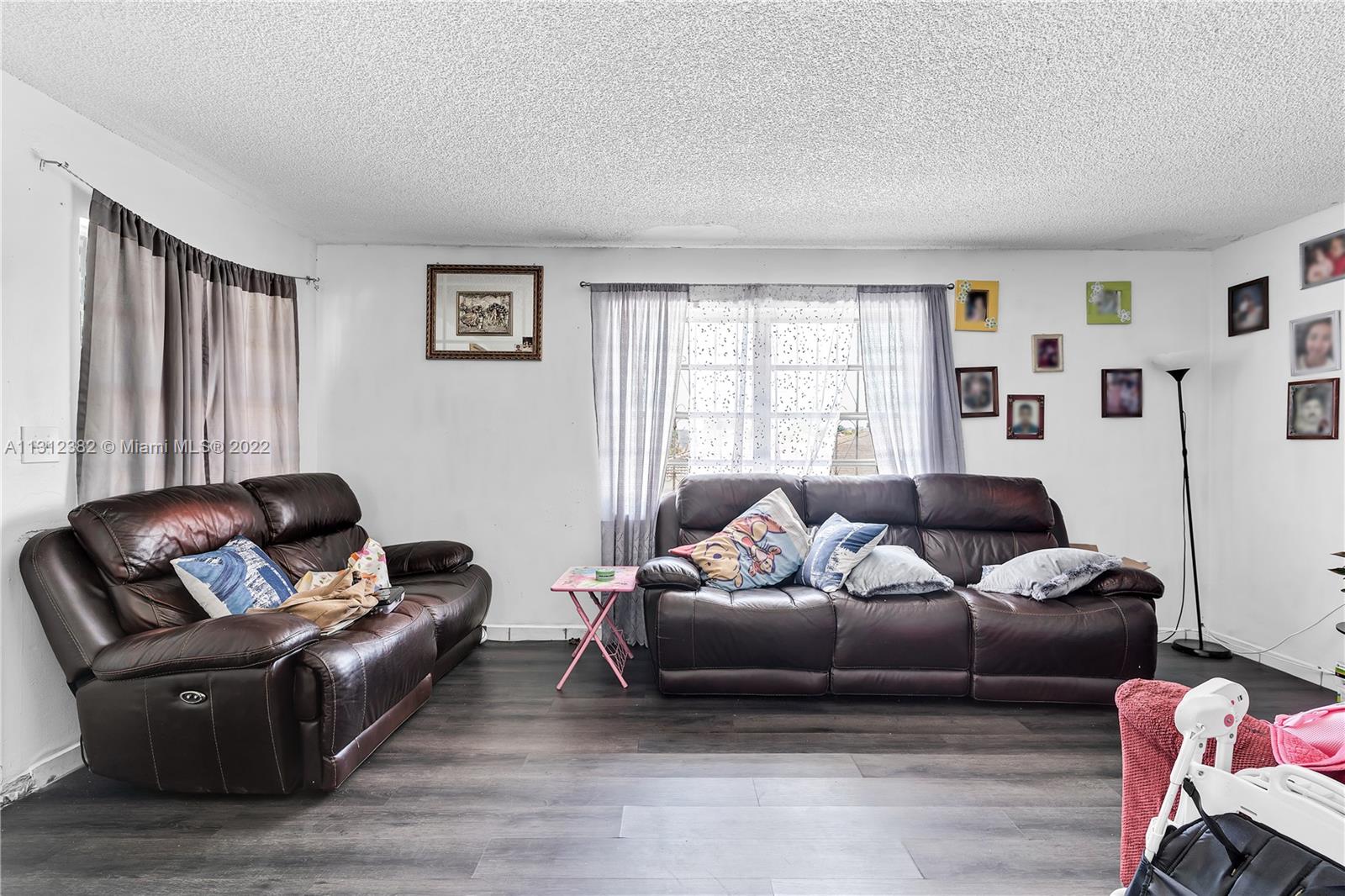 See details / 2700 sq. ft. $ 2022-12-07 0 Photo