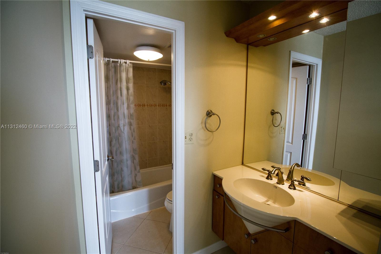 Photo of 3161 Ocean Dr #1402, Hallandale Beach, Florida, 33009 -