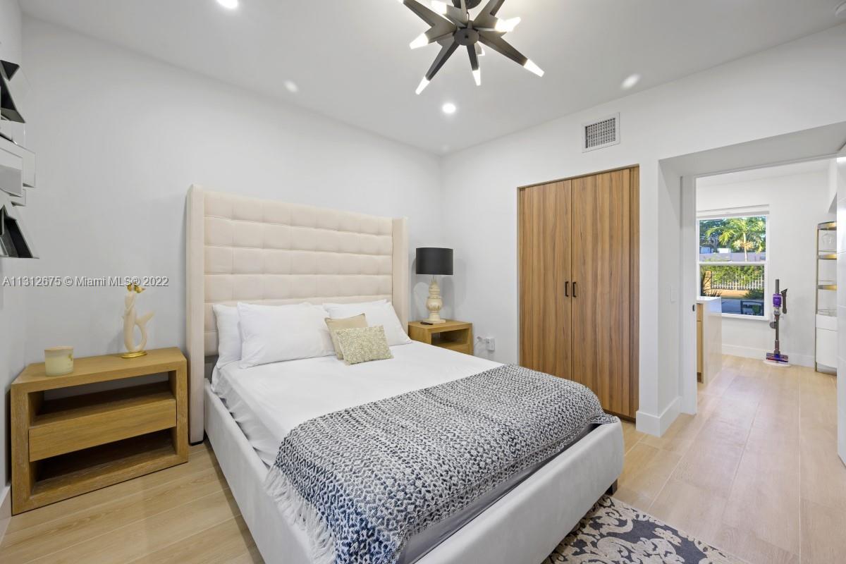 See details / 2163 sq. ft. $ 2022-12-07 0 Photo