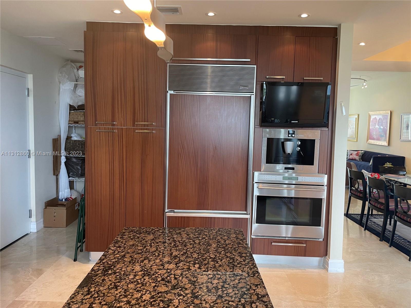 See details 1006 3 / 3 2327 sq. ft. $ 2023-01-20 0 Photo
