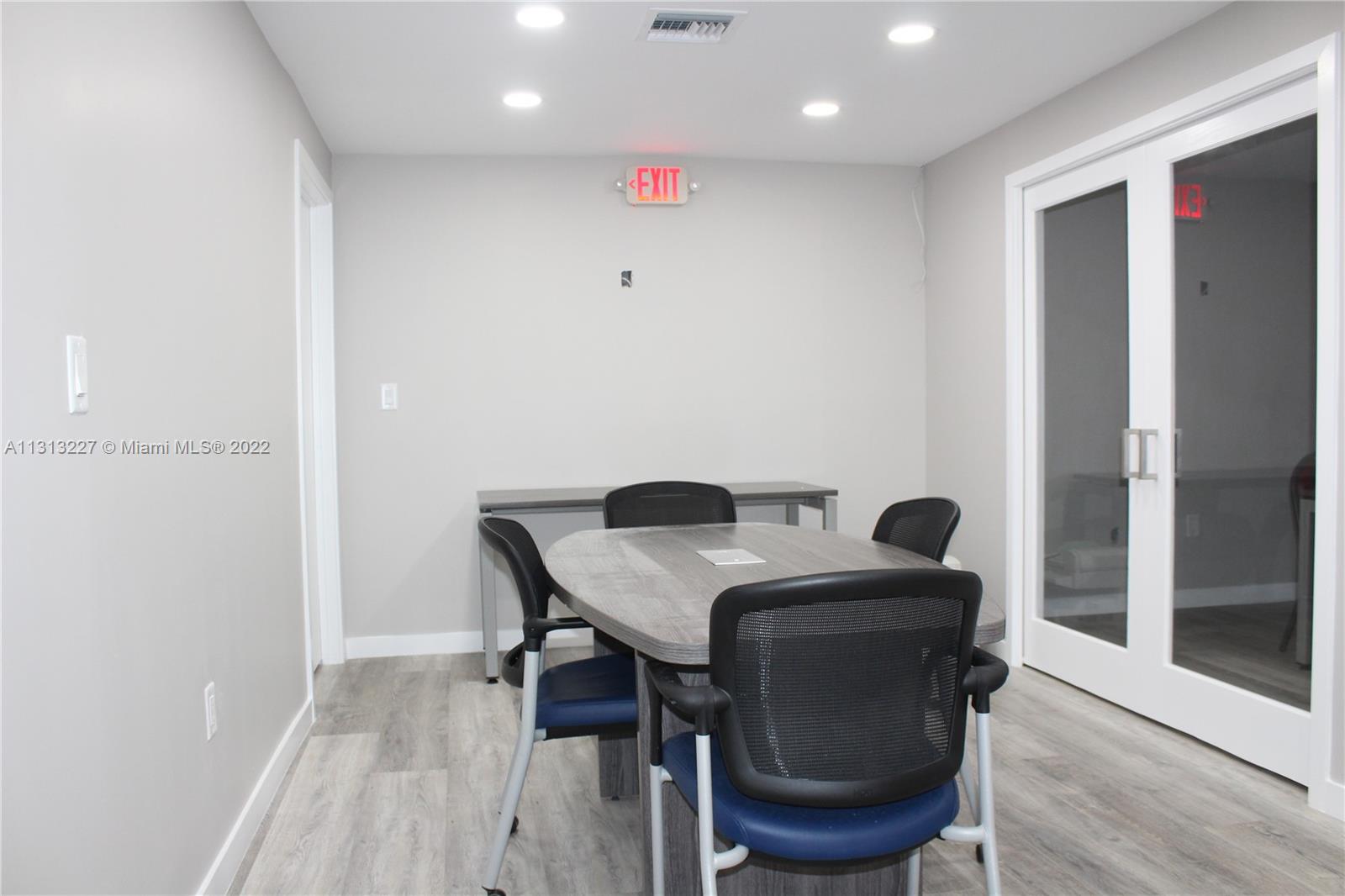 See details G22 / sq. ft. $ 2022-12-08 0 Photo