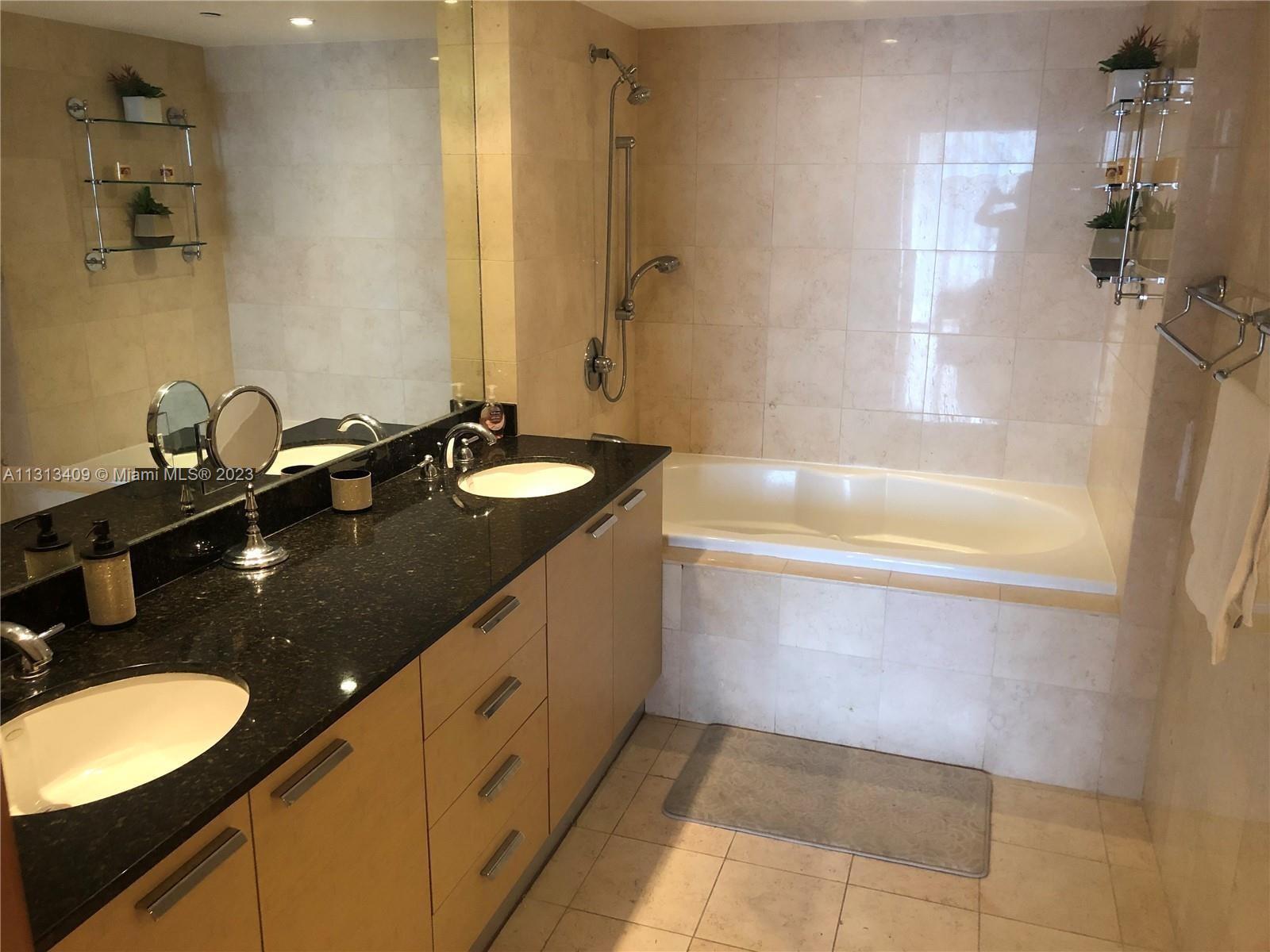 Ver detalles 2608 3 / 3 1571 sq. ft. $ 2023-01-10 0 foto