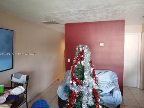 See details / 2215 sq. ft. $ 2022-12-09 0 Photo