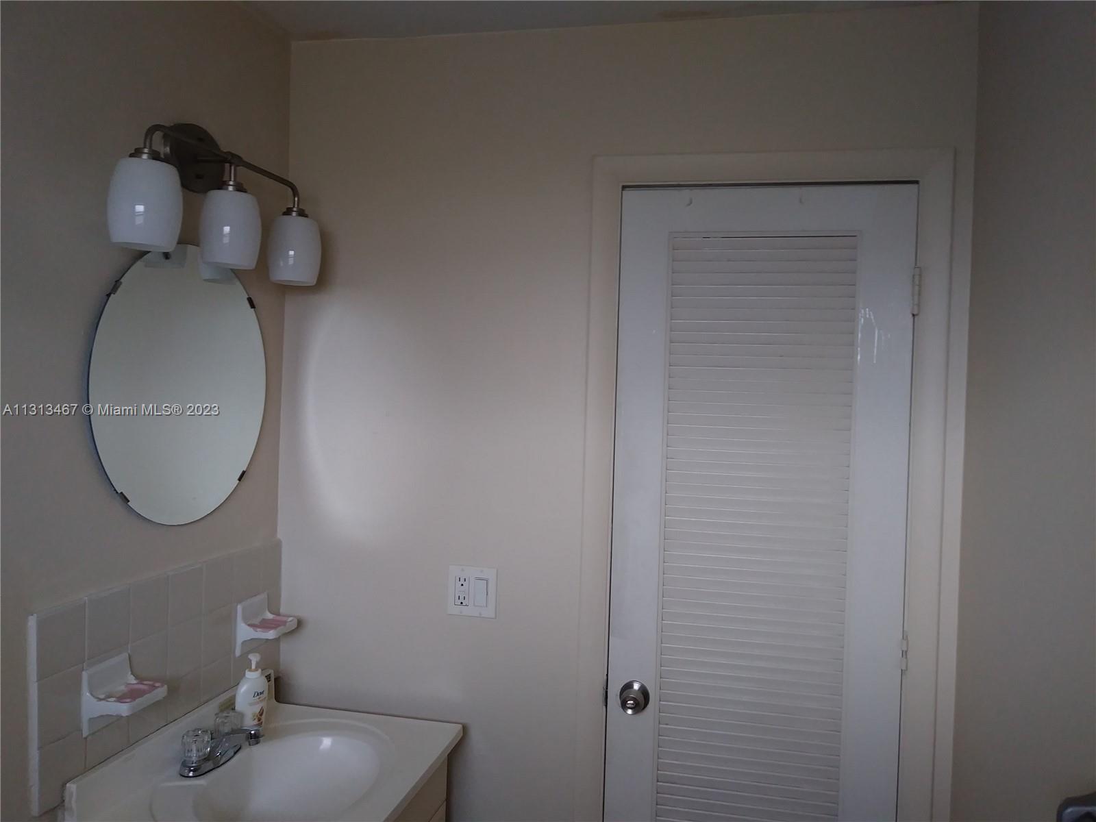 See details / 2215 sq. ft. $ 2022-12-09 0 Photo
